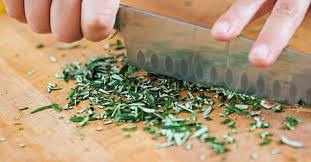 Dried and Chopped Thyme with Superior Flavor